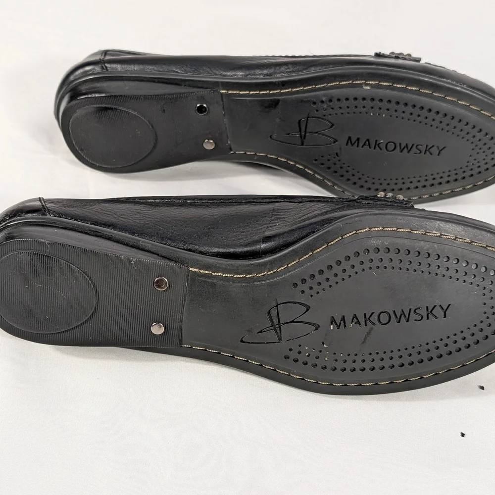 B. Makowsky Classics Women's Black Leather Slip On Loafers Size 7.5M